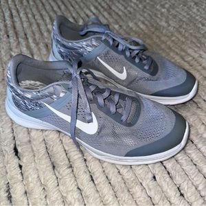 Nike women’s In Season TR 5 running sneakers size 9.5 in grey